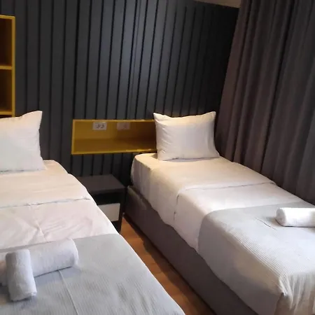 Earth, Comfy Near Center W Garden 1gbwifi