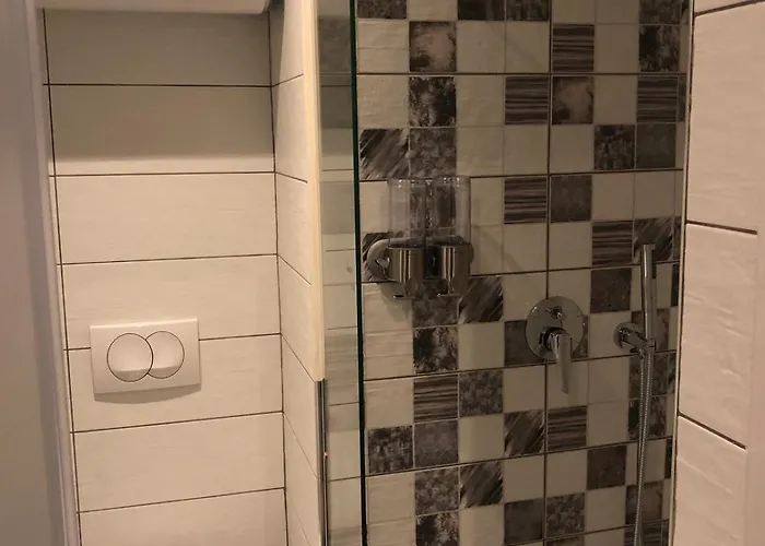 Earth, Comfy Near Center W Garden 1gbwifi