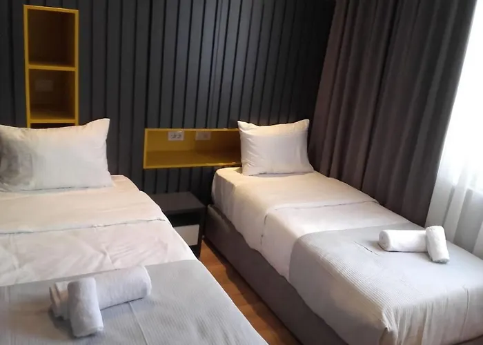 Earth, Comfy Near Center W Garden 1gbwifi