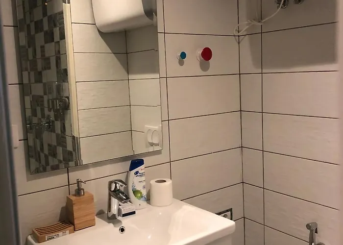 Earth, Comfy Near Center W Garden 1gbwifi Apartmán