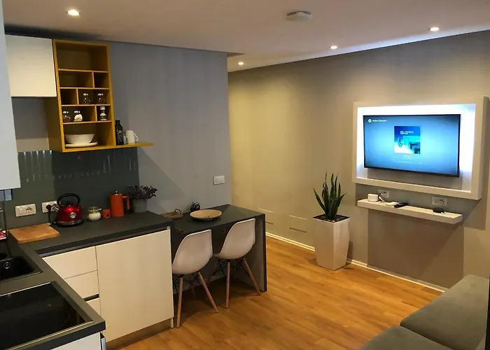 Earth, Comfy Near Center W Garden 1gbwifi