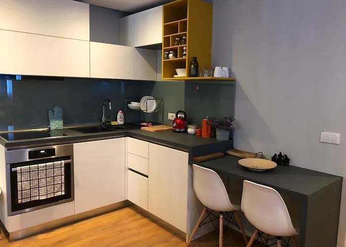 Earth, Comfy Near Center W Garden 1gbwifi Apartmán *